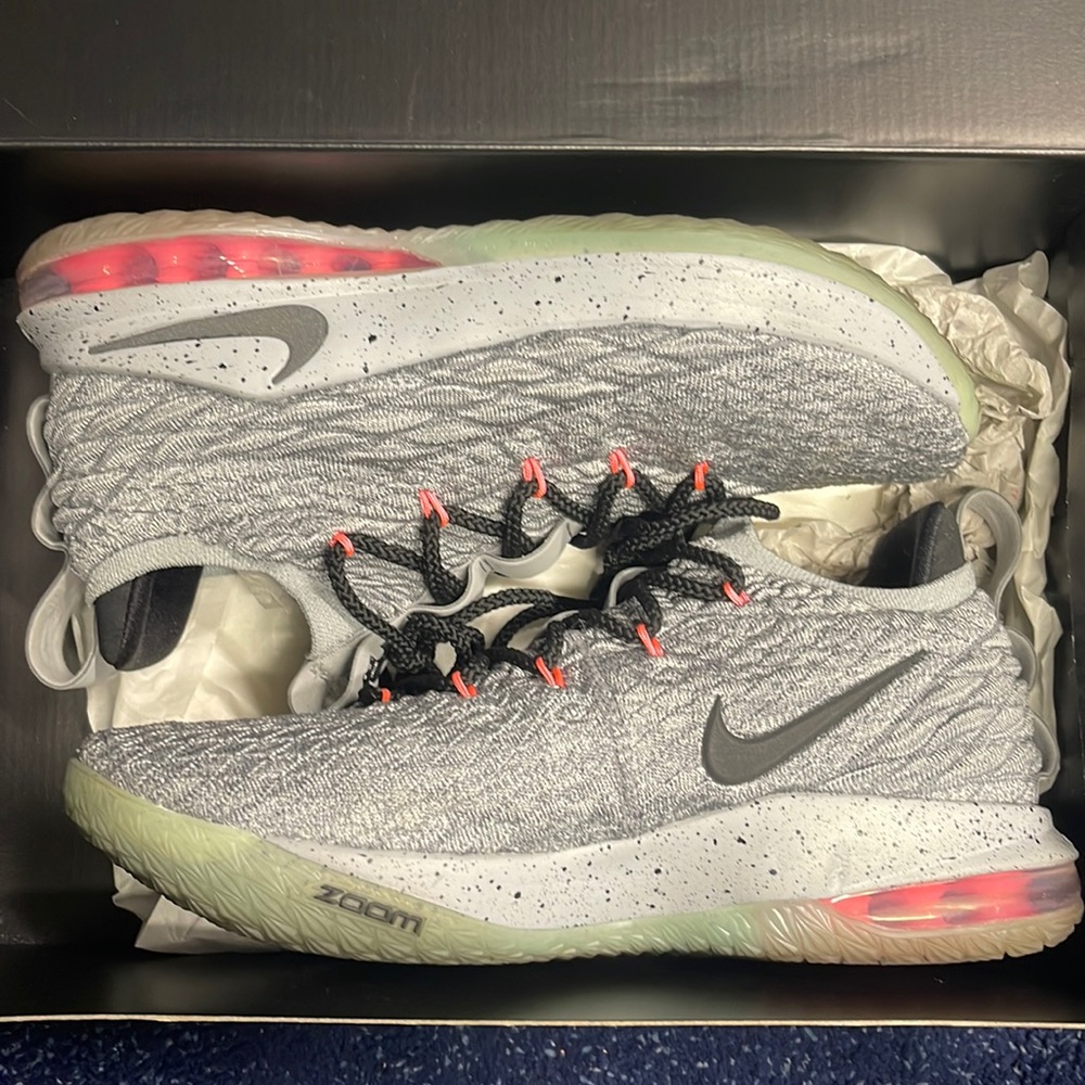 Lebron XV Low